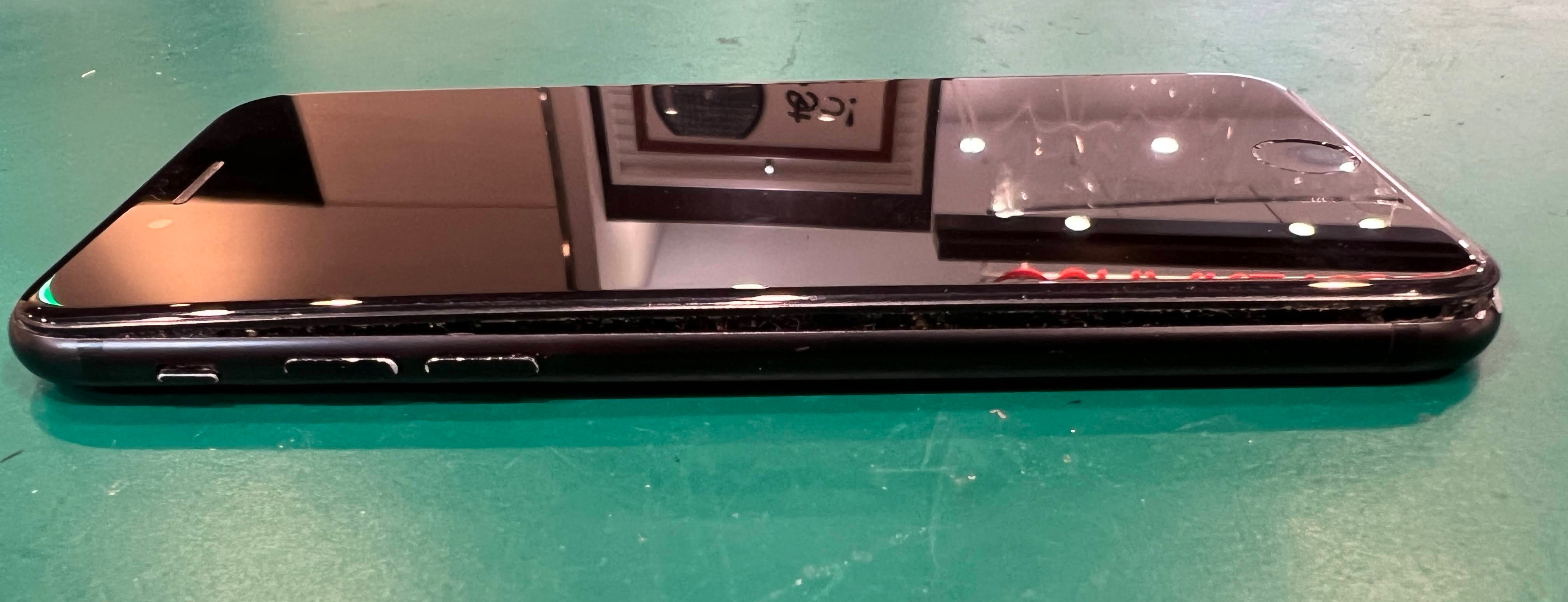 iPhone7（アイフォン）の膨張したバッテリーを交換しました！【スマホ修理工房ペリエ千葉店】